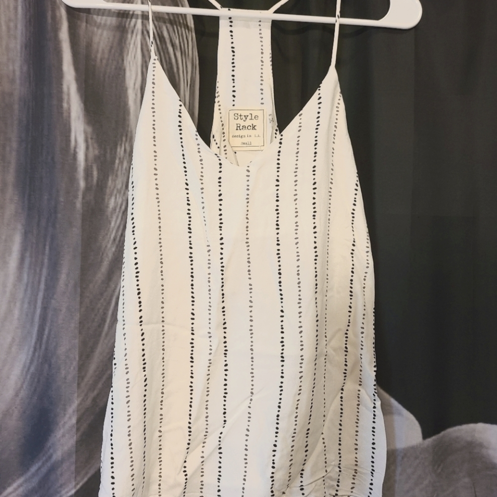 Womans/Juniors Flowy White Tank top sz small